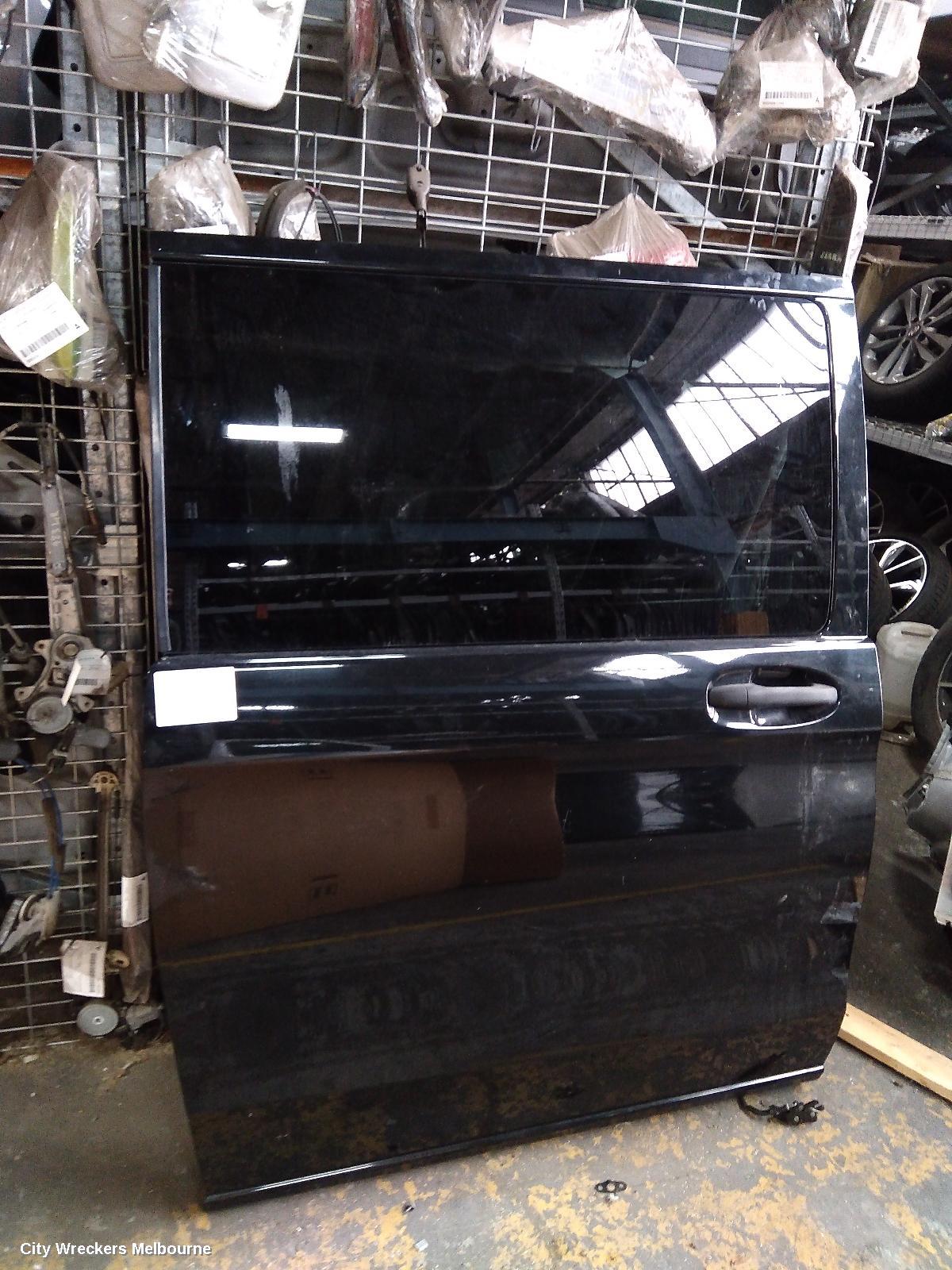 MERCEDES VITO RIGHT REAR DOOR, 447, W/ WINDOW GLASS, NON POWER TYPE, 03/2015 ONWARDS - Image 3