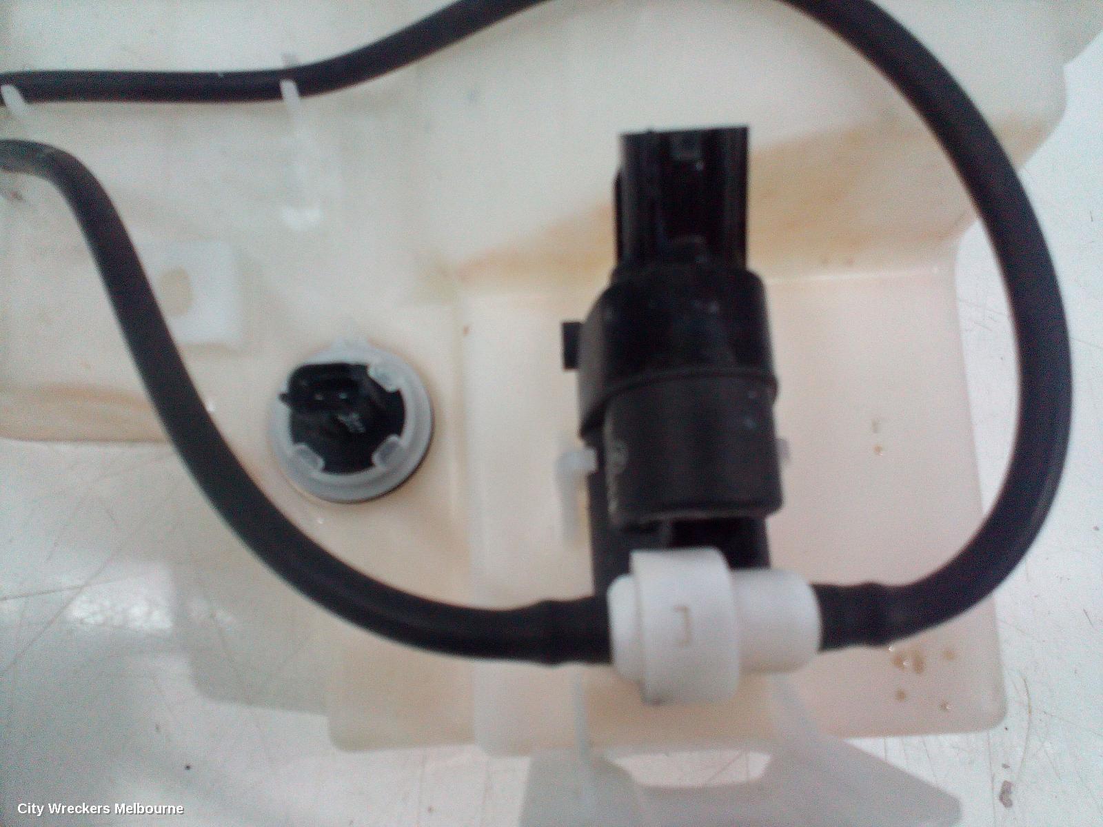 HYUNDAI I30 WASHER BOTTLE, PD, HATCH (S. KOREA VIN KMHH), 03/2017 ONWARDS - Image 3