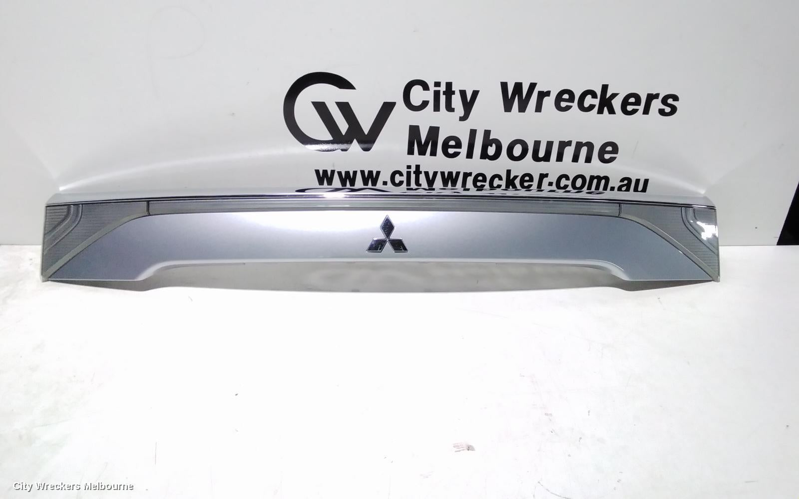 MITSUBISHI OUTLANDER REAR GARNISH, TAILGATE GARNISH (CENTRE), ZJ, ES, 10/2012 - 03/2015 - Image 3