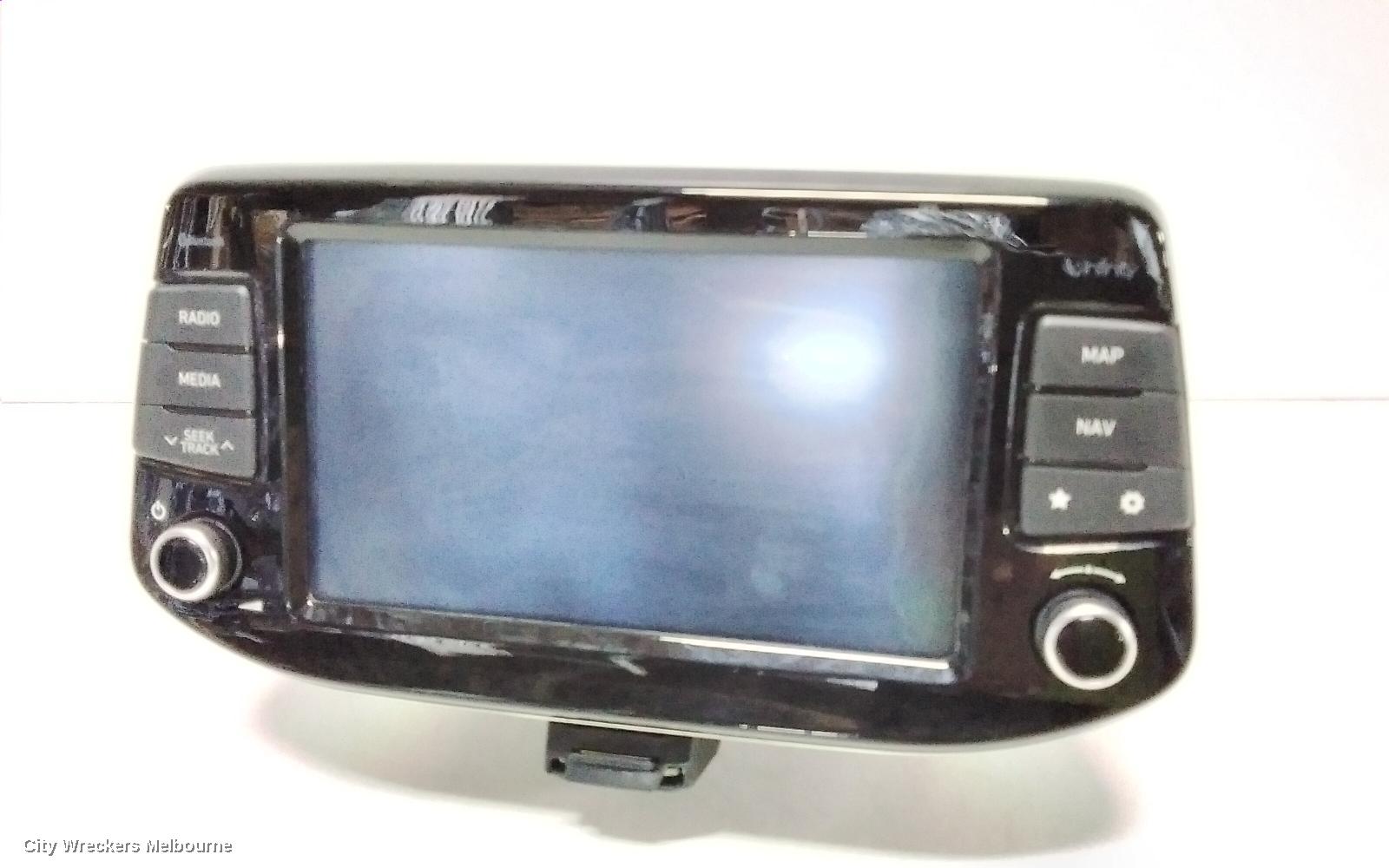 HYUNDAI I30 RADIO/CD/DVD/SAT/TV, HEAD UNIT & DISPLAY, 8 IN, SAT NAV/PREMIUM AUDIO TYPE, (S. KOREA VIN KMHH), PD, HATCH, 03/2017 - 07/2020 - Image 1