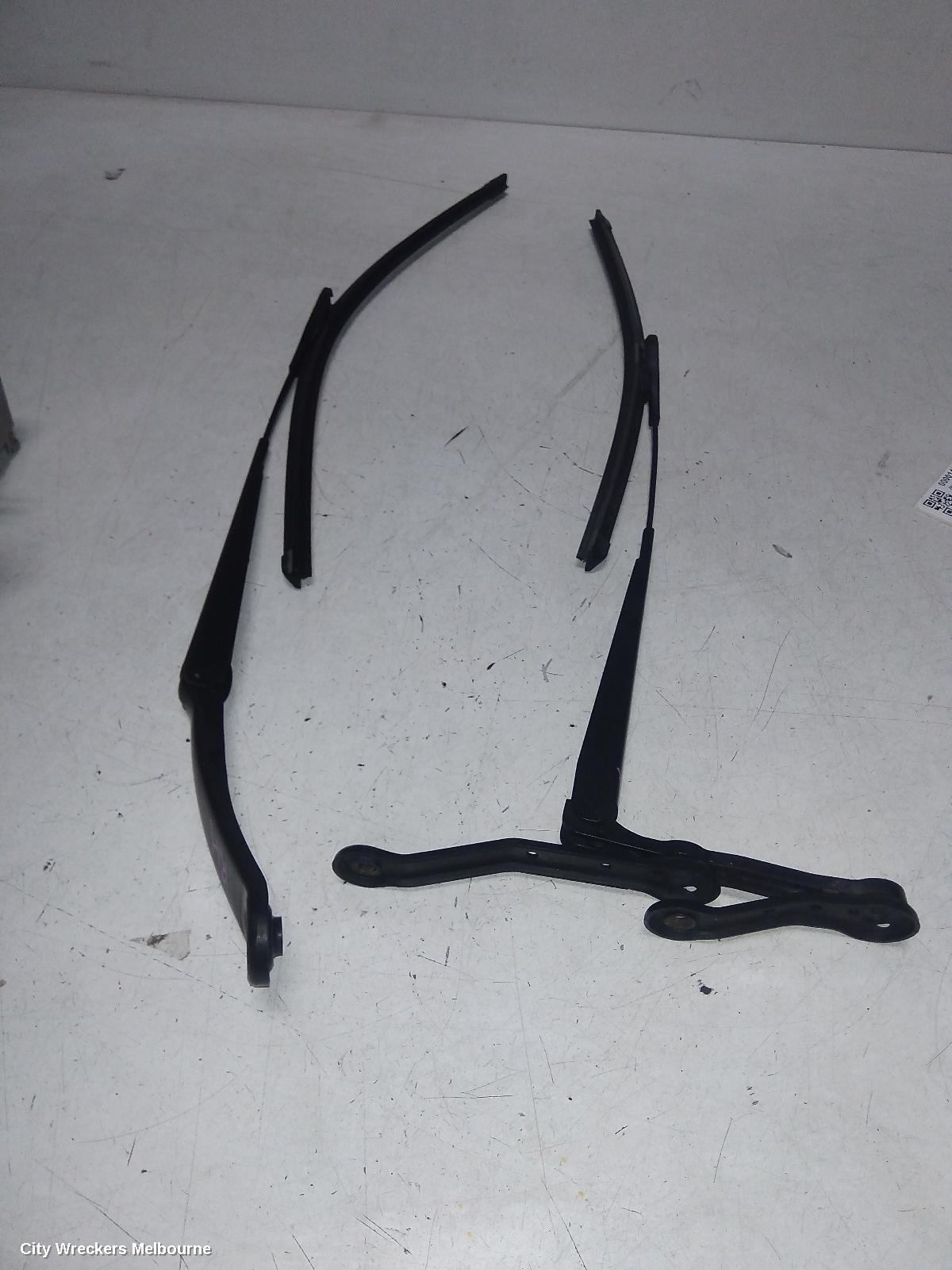MERCEDES CLA CLASS WIPER ARM, C117, PAIR, 10/2013 - 02/2019 - Image 1