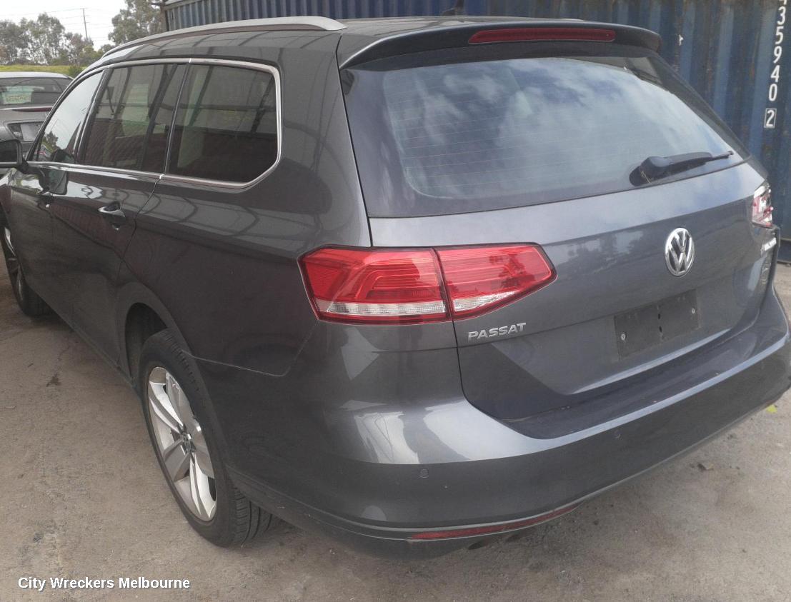 VOLKSWAGEN PASSAT RIGHT HEADLAMP, B8/MK7, HALOGEN TYPE, 06/2015 - 10/2019 - Image 2