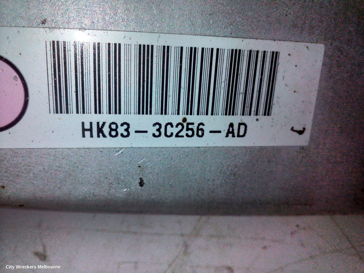 JAGUAR F PACE LEFT FRONT LOWER CONTROL ARM, X761, REAR, 02/2016 ONWARDS - Image 3