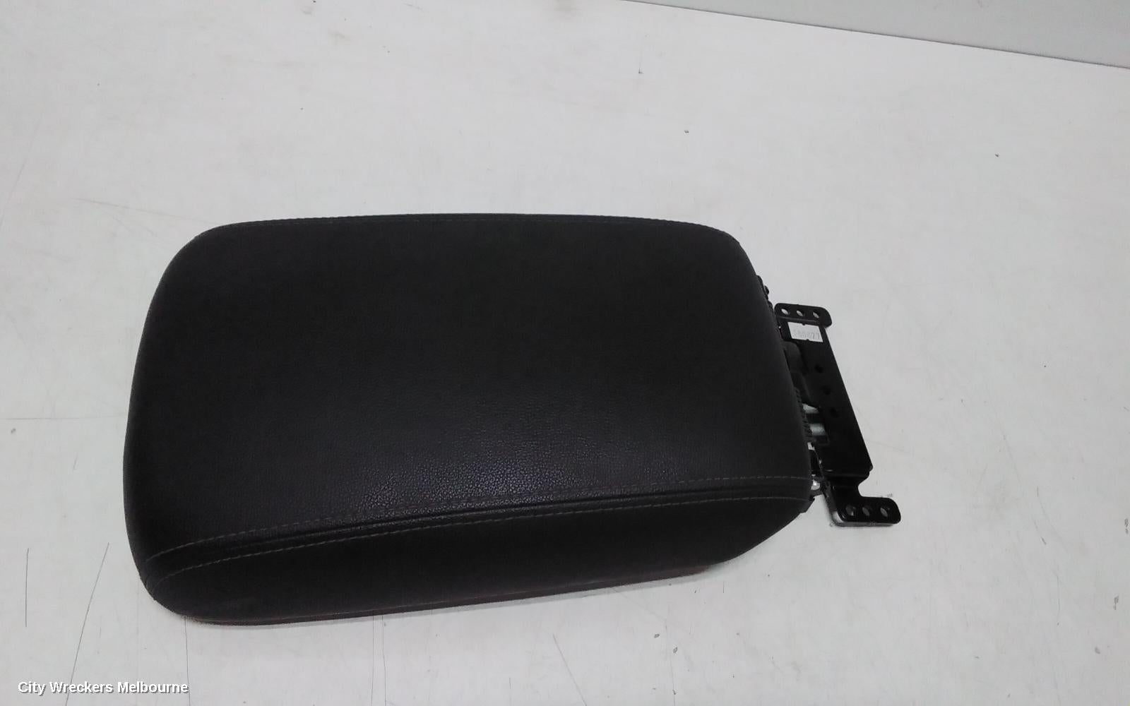 KIA SORENTO CONSOLE, UM, 03/2015 - 02/2020 - Image 2