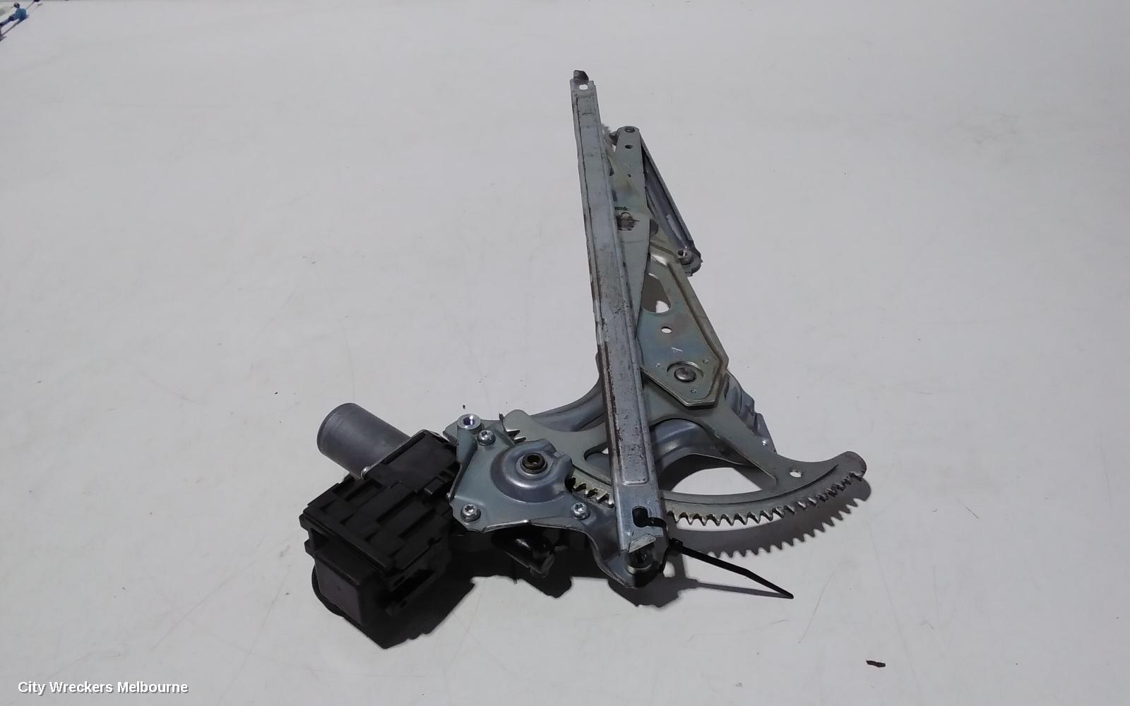 TOYOTA PRIUS LEFT FRONT WINDOW REG/MOTOR, ZVW40R, PRIUS V, 05/2012 - 03/2021 - Image 3