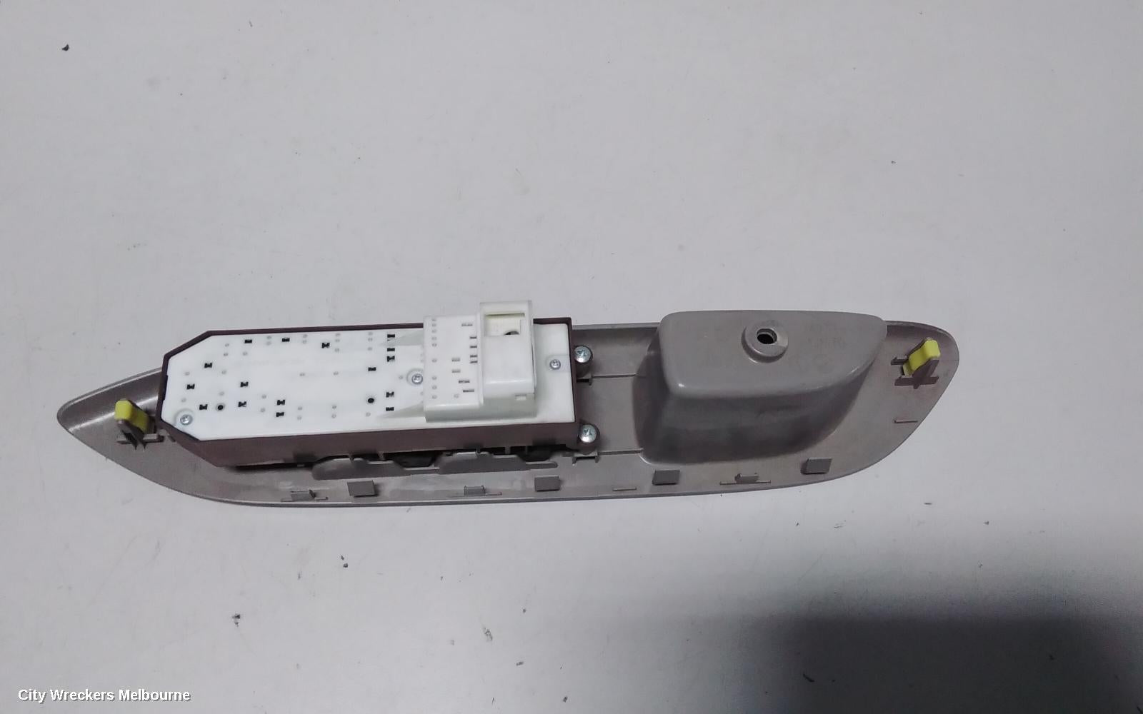 TOYOTA YARIS PWR DR WIND SWITCH, RH FRONT (MASTER SWITCH), 4 SWITCH TYPE, 5DR HATCH/SEDAN, NCP9#, 10/2005 ONWARDS - Image 3