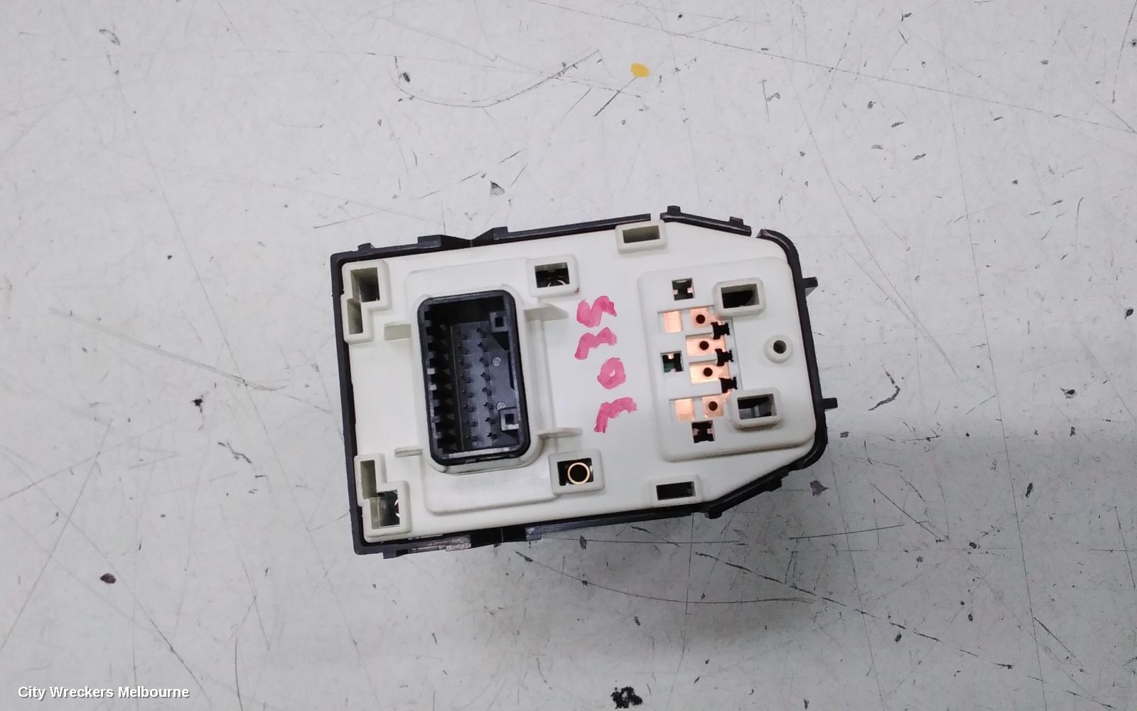 KIA RIO, YB, MIRROR SWITCH, NON POWER FOLD TYPE, 12/2016 - 06/2023 - Image 3