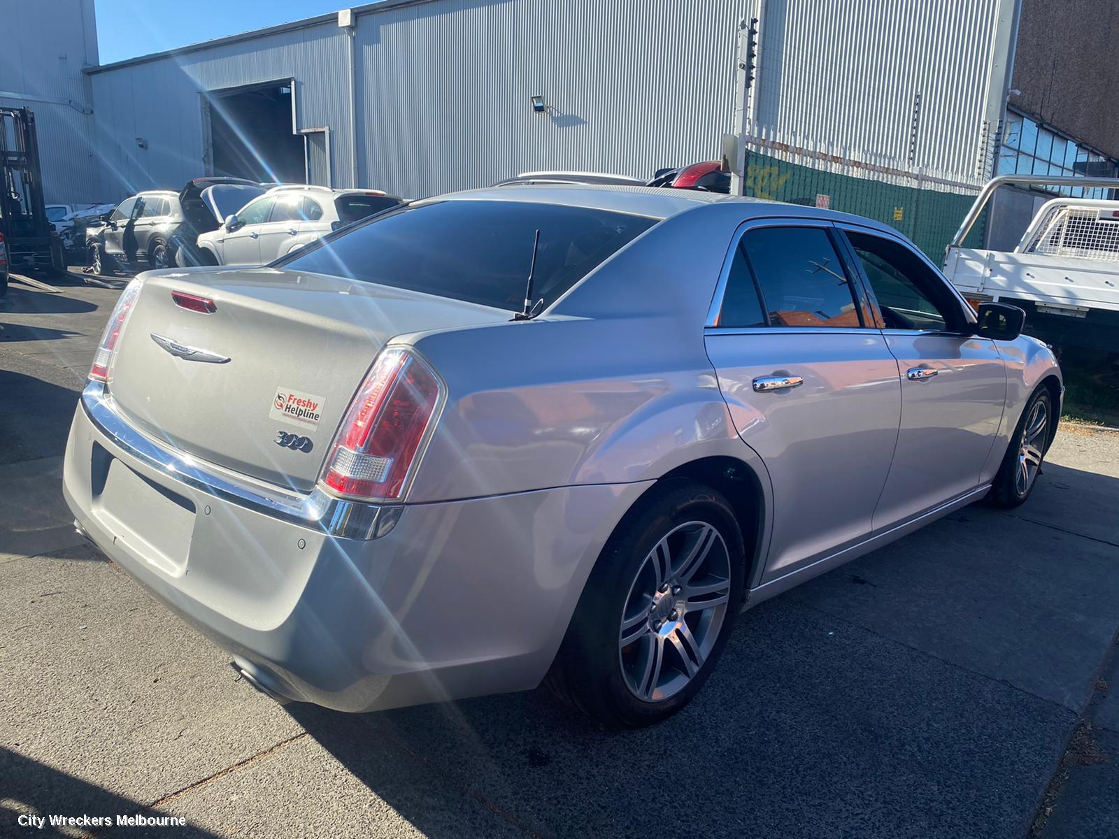 CHRYSLER 300C RIGHT GUARD, LX2, NON FLARE TYPE, 07/2012 ONWARDS - Image 3