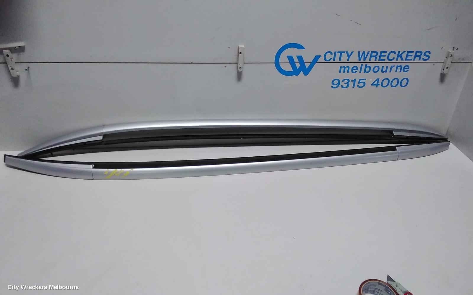 NISSAN QASHQAI ROOF RAIL - Image 1