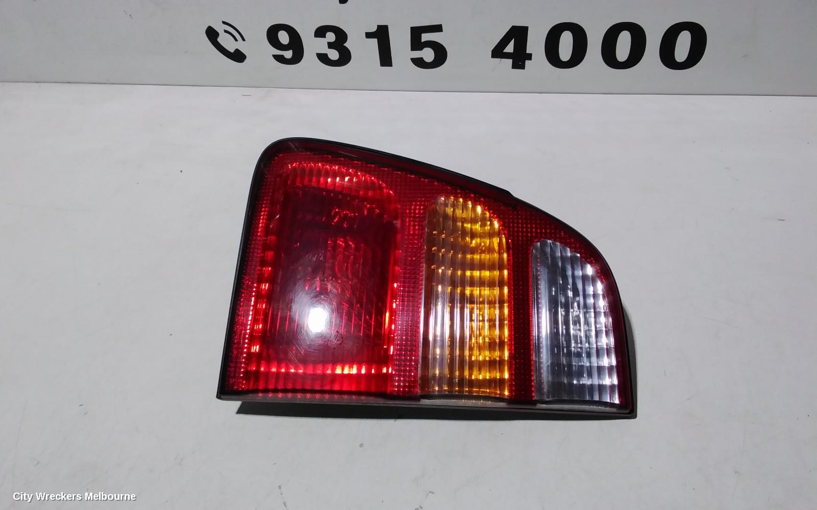 TOYOTA LANDCRUISER REAR GARNISH, 100 SERIES, TAILGATE LAMP (RH SIDE), 01/1998 - 08/2002 - Image 2