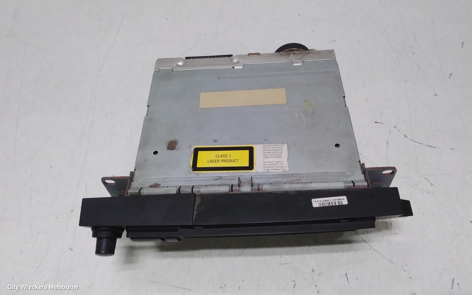 BMW 5 SERIES RADIO/CD/DVD/SAT/TV, 6 DISC CD STACKER (IN GLOVE BOX), E60/E61, 10/2003 - 04/2010 - Image 3