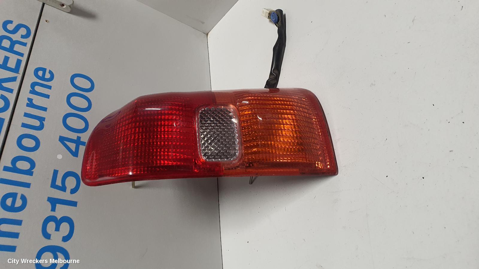TOYOTA RAV4 RIGHT TAILLIGHT, SXA1#R, LENS 42-18, 10/1997 - 06/2000 - Image 2