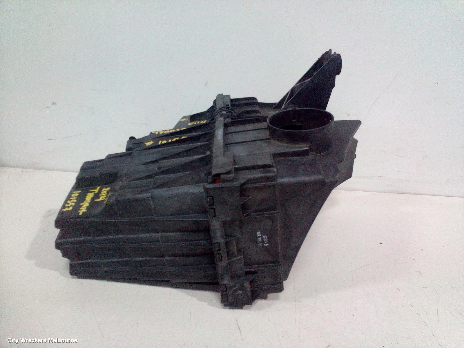 VOLKSWAGEN TRANSPORTER AIR CLEANER/BOX, AIR CLEANER, T5, 2.0, DIESEL, 03/2010 - 06/2015 - Image 3