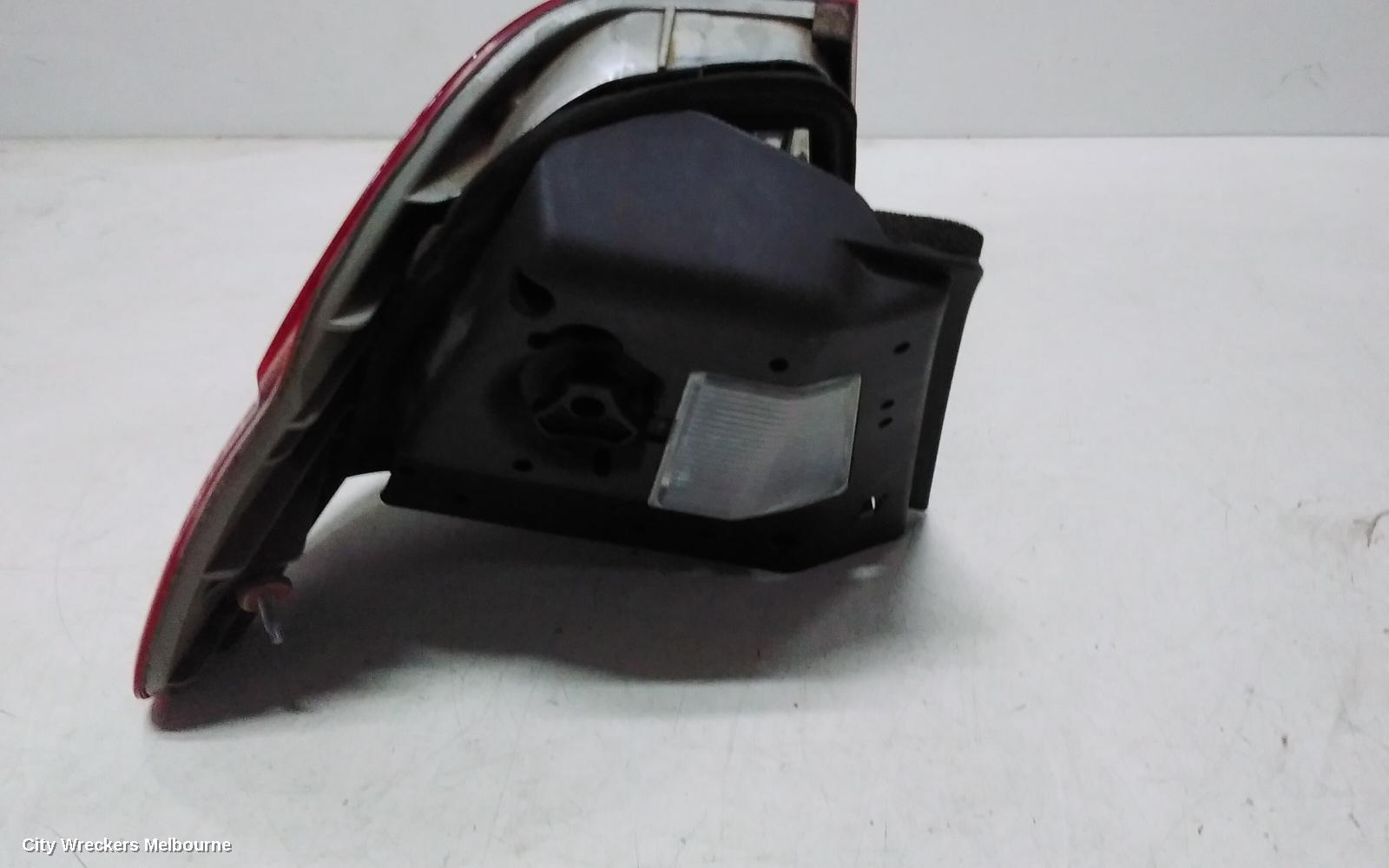 BMW 3 SERIES RIGHT TAILLIGHT, E46, SEDAN, CLEAR FLASHER TYPE, 10/2001 - 01/2005 - Image 3