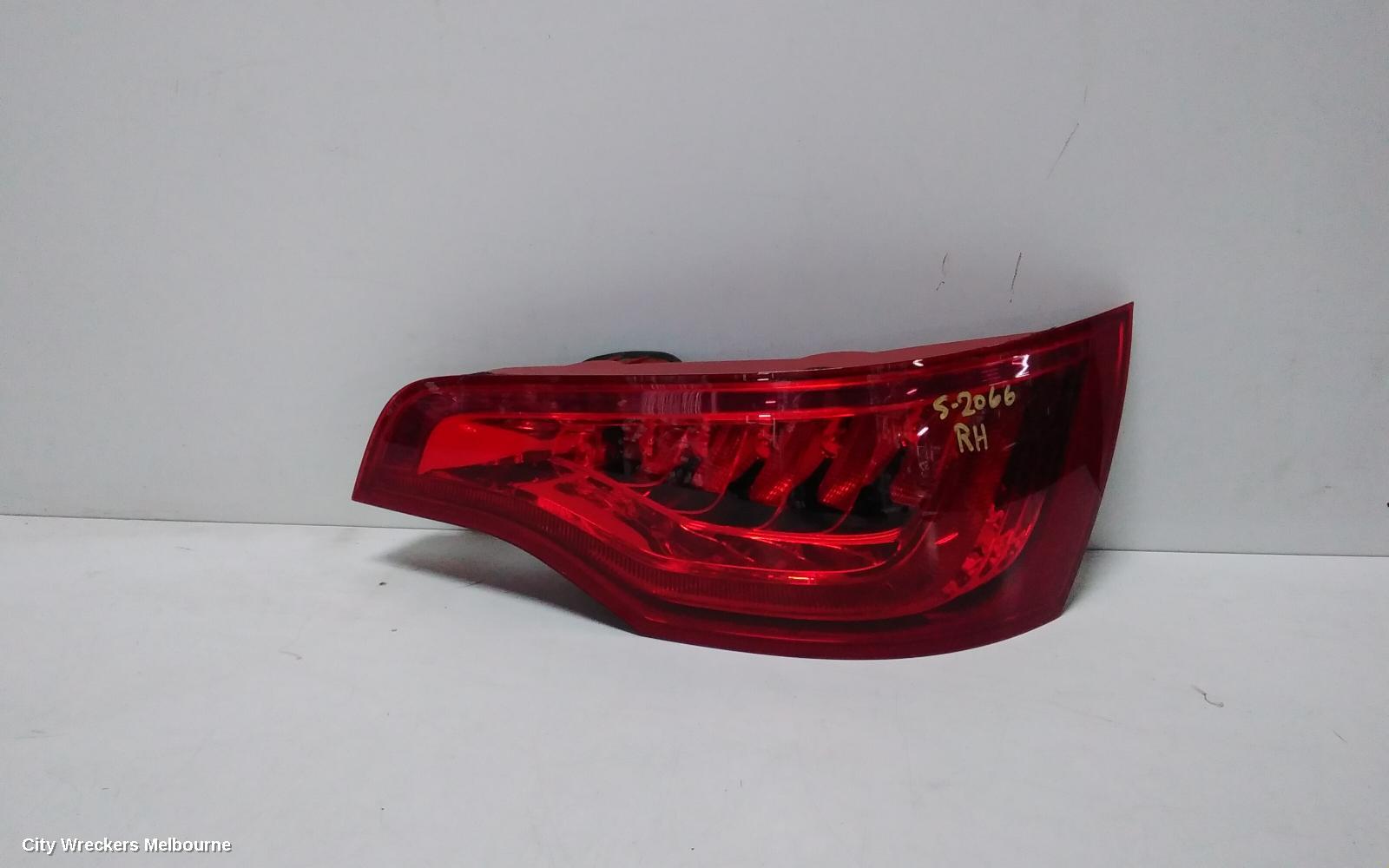 AUDI Q7 RIGHT TAILLIGHT, 4L, IN TAILGATE, 10/2009 - 08/2015 - Image 1