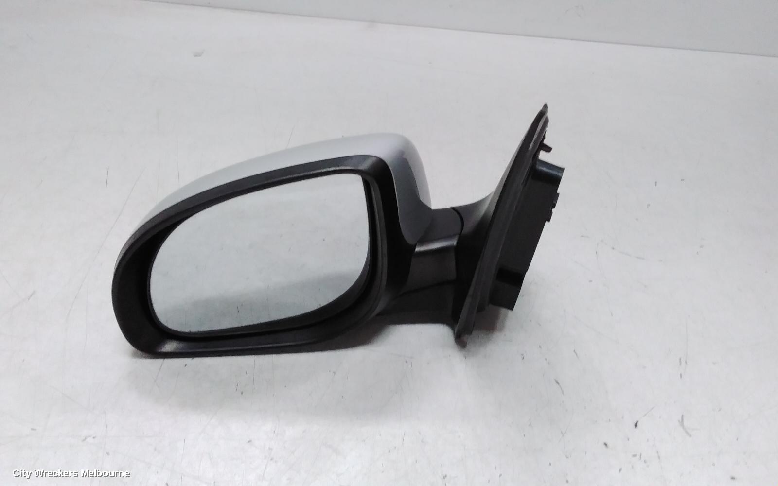 HYUNDAI I20 LEFT DOOR MIRROR, PB, MANUAL FOLDING, W/ FLASHER TYPE, 03/2012 - 12/2015 - Image 2