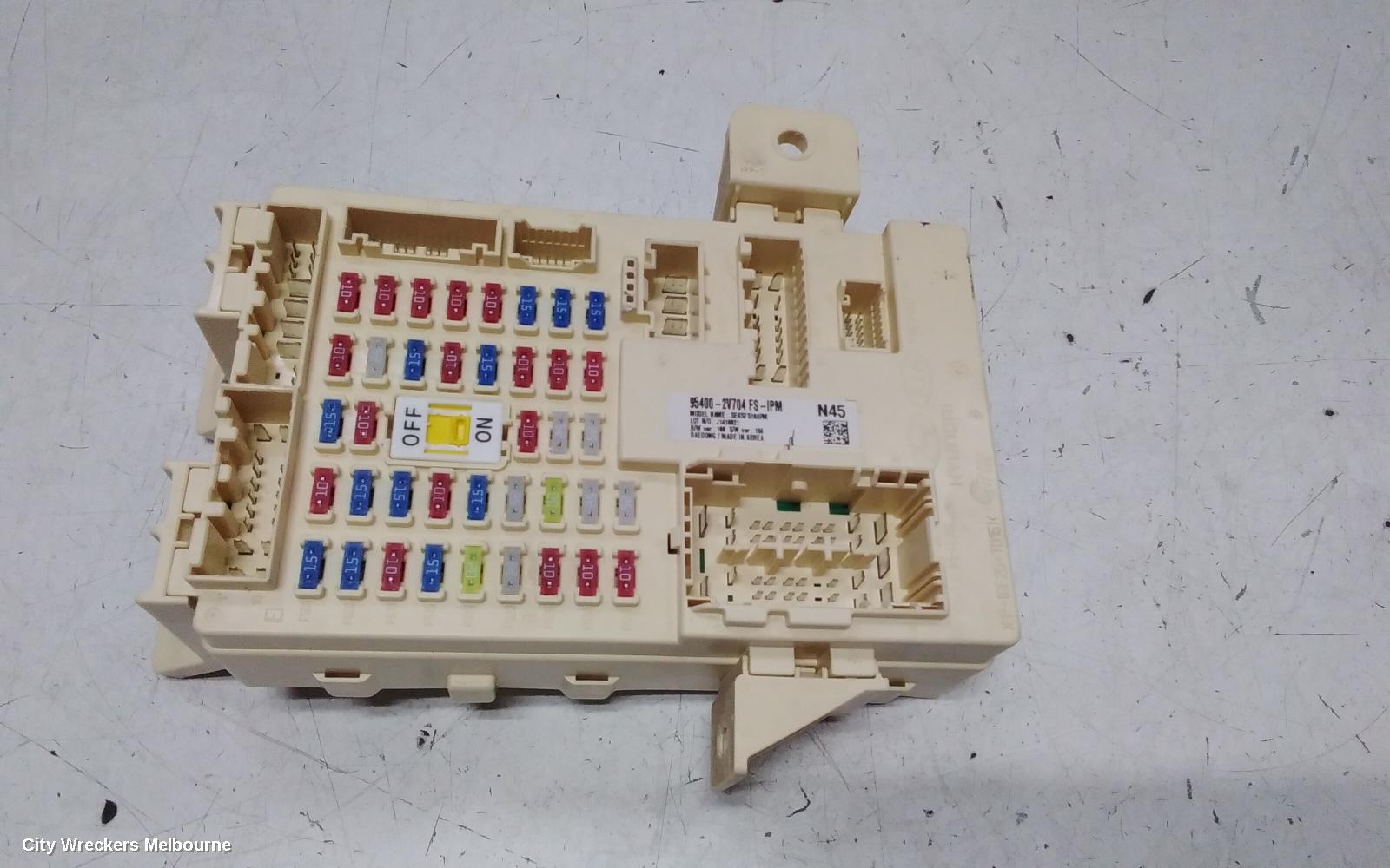 HYUNDAI VELOSTER FUSE BOX, UNDER DASH, FS, 10/2011 - 02/2018 - Image 1