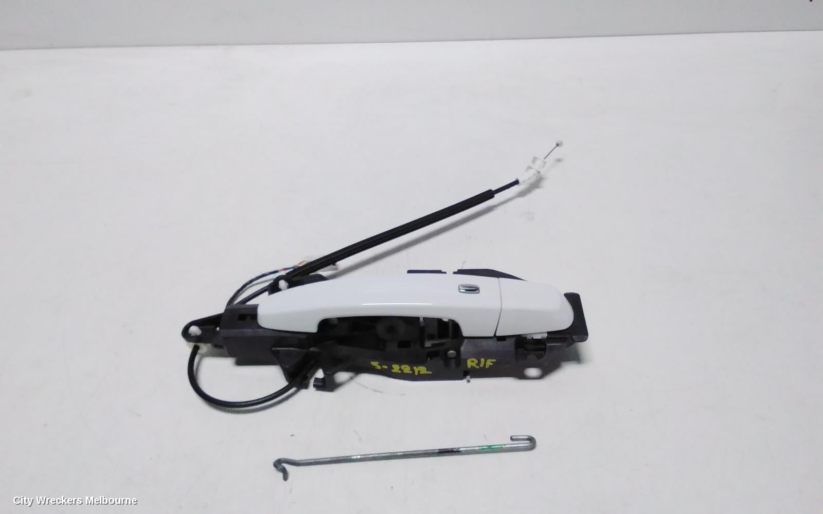 HOLDEN EQUINOX DOOR HANDLE, OUTER, RH FRONT, LS/LT, EQ, 09/2017 - 12/2020 - Image 1