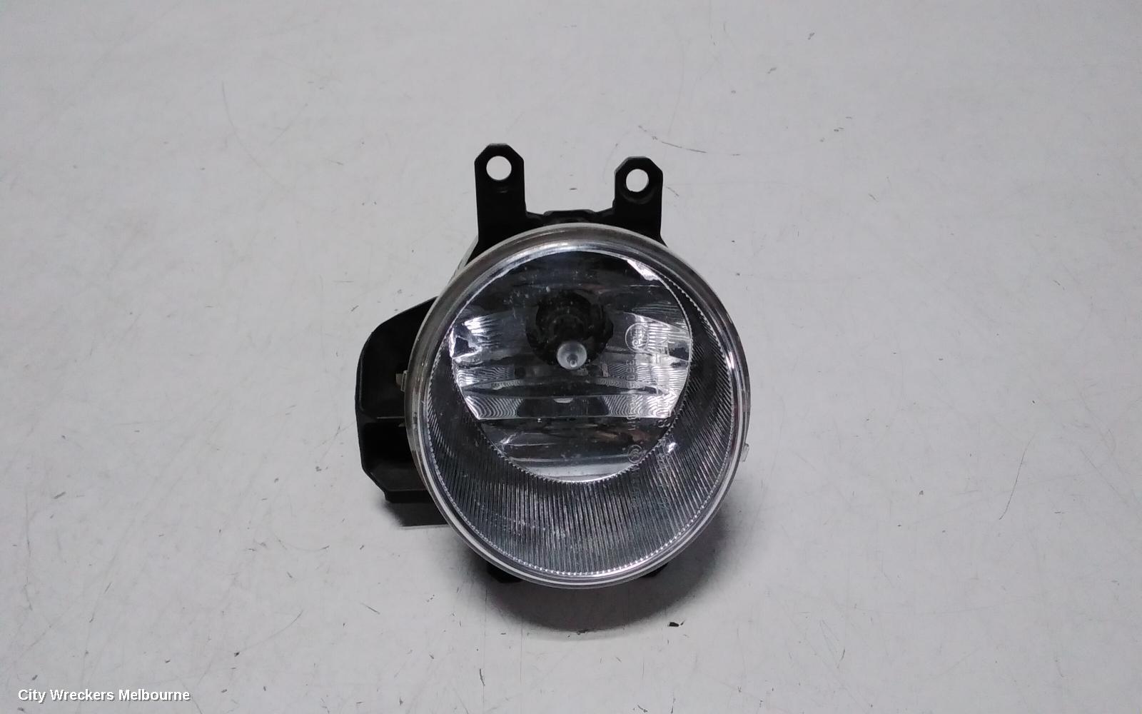 TOYOTA KLUGER RIGHT INDICATOR/FOG/SIDE, BUMPER FOGLAMP SURROUND, GSU50/GSU55, 12/2013 - 10/2016 - Image 1