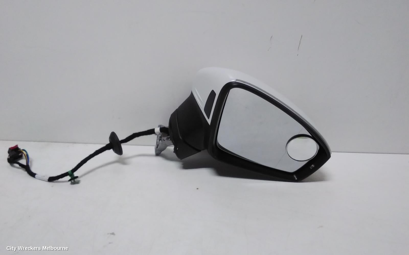 VOLKSWAGEN TIGUAN RIGHT DOOR MIRROR, 5NA, POWER FOLD, W/MEMORY, W/ SIDE ASSIST & NON CAMERA TYPE (6XQ/KA2/7Y4), 06/2016 - 02/2021 - Image 1