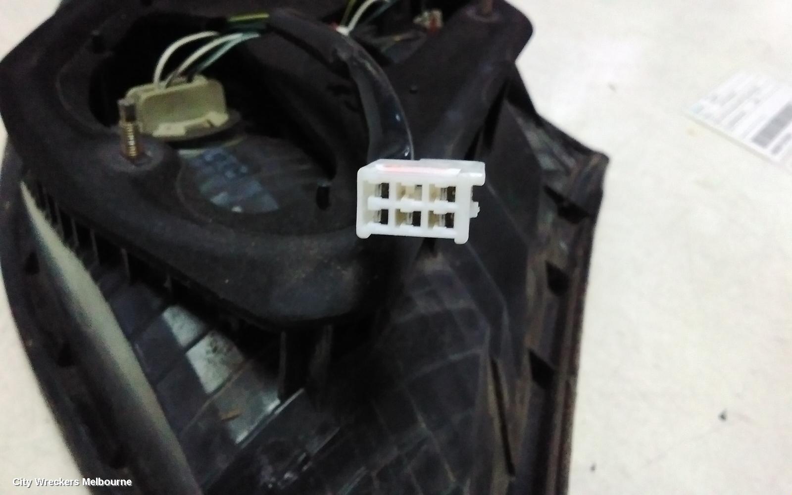 TOYOTA CAMRY RIGHT TAILLIGHT, SK36, REVERSE LAMP IN CENTRE, 08/2002 - 09/2004 - Image 3