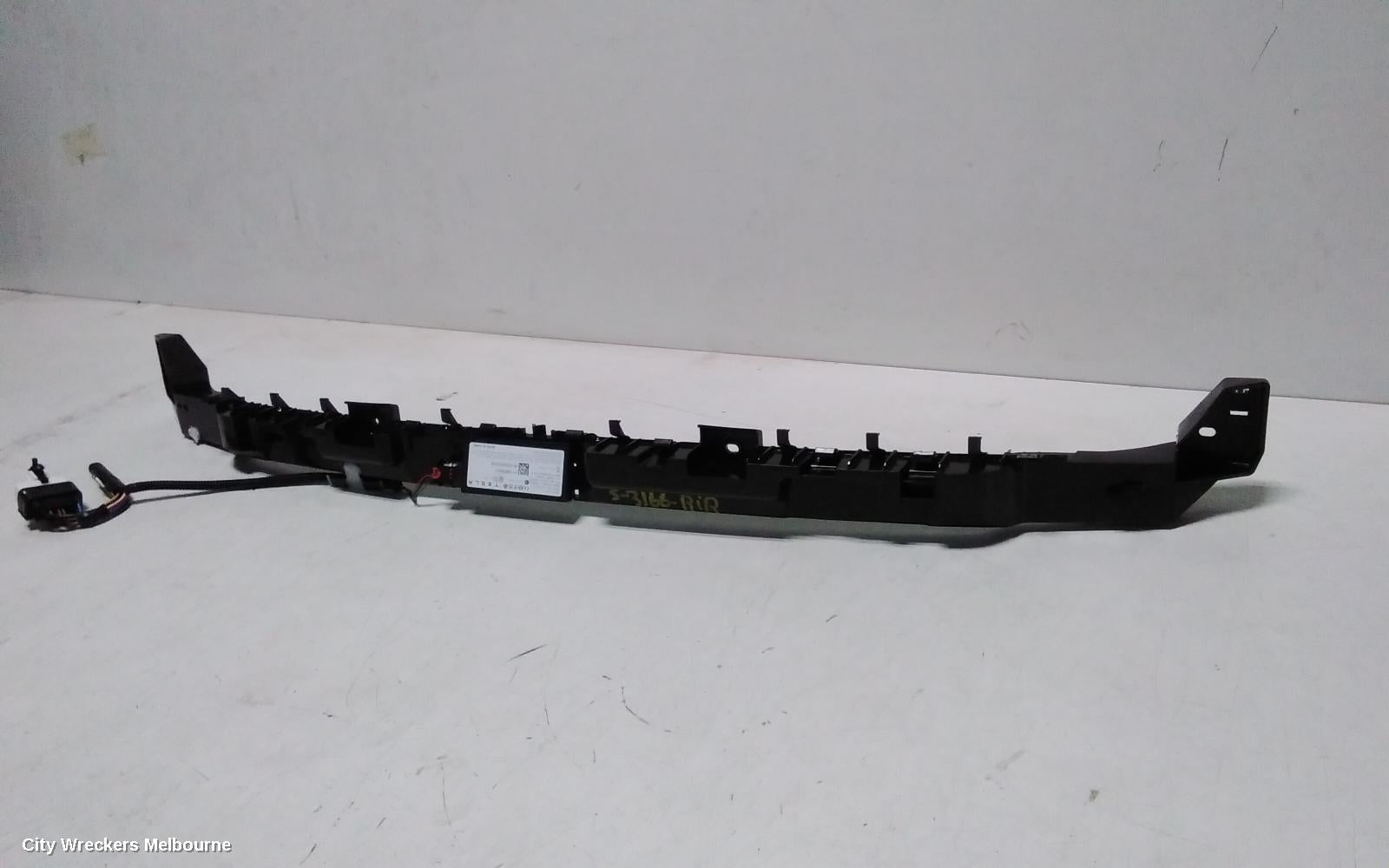 TESLA MODEL Y, 1ST GEN, 03/2022 ONWARDS, REAR BAR CENTRE BRAKET: 143630 - Image 3