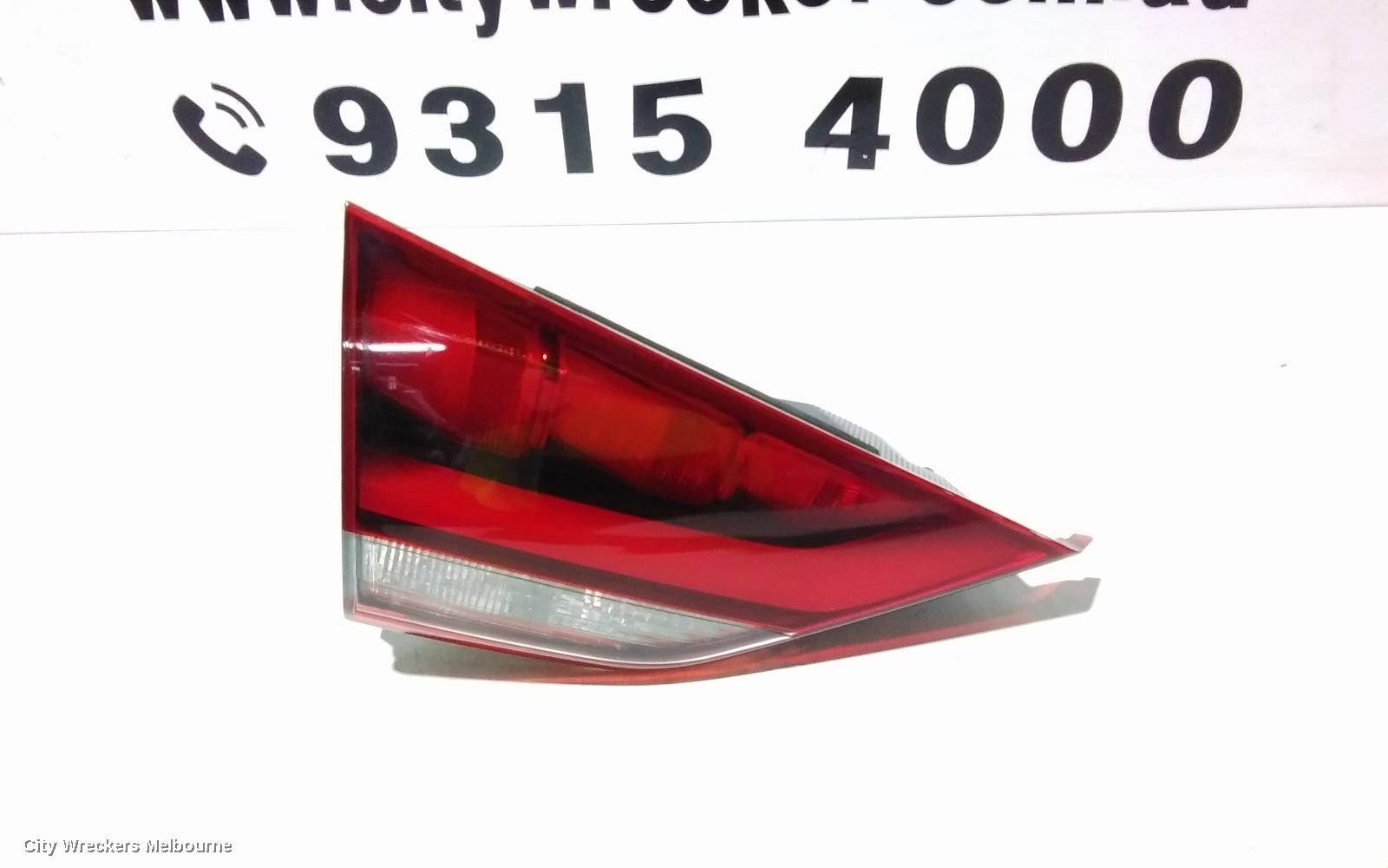 HYUNDAI GENESIS REAR GARNISH, BOOTLID LAMP (LH SIDE), DH, 11/2014 - 01/2018 - Image 2