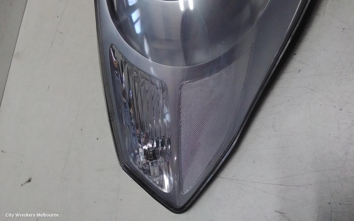 HYUNDAI ILOAD/IMAX RIGHT HEADLAMP, TQ, ILOAD/IMAX, HALOGEN TYPE, 11/2007 - 02/2018 - Image 2