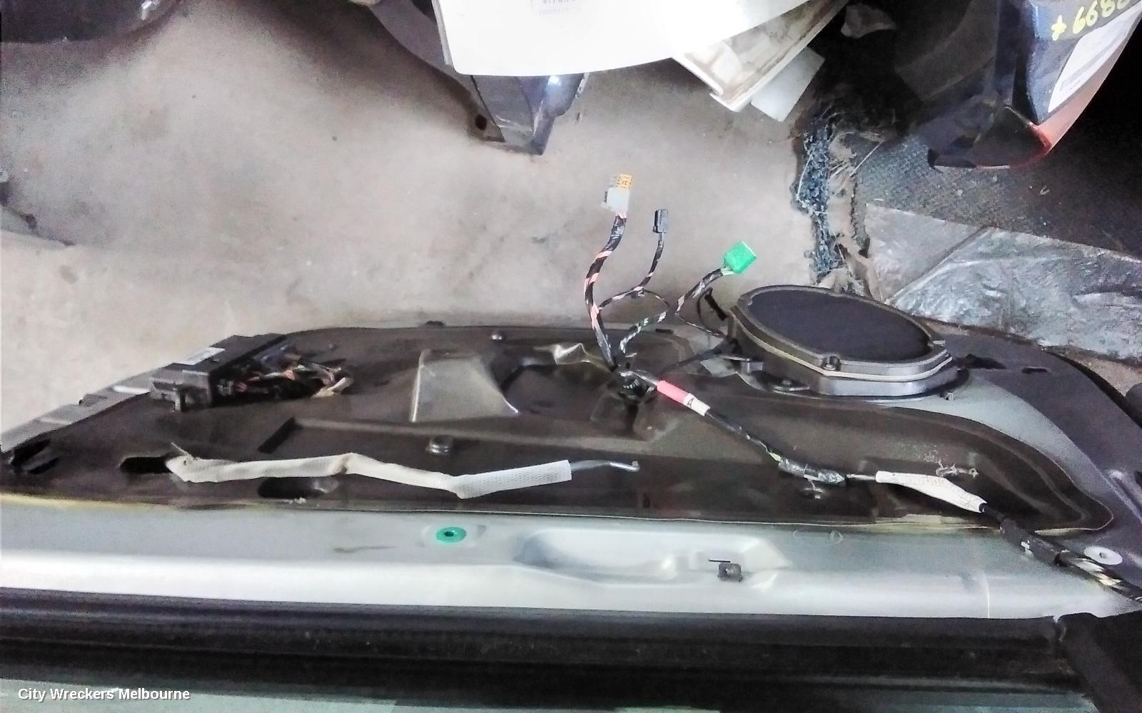 CHRYSLER 300C RIGHT FRONT WINDOW REG/MOTOR, POWER, 01/2005 - 12/2011 - Image 1