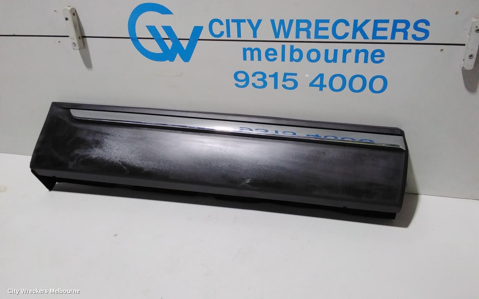 MAZDA CX9 DOOR MOULD, RHR LOWER DOOR MOULD WITH CHROME ~ HAS SOME MINOR SCRATCH: 80569, RH REAR, TC, W/ CHROME TYPE, 07/2016 ONWARDS - Image 2