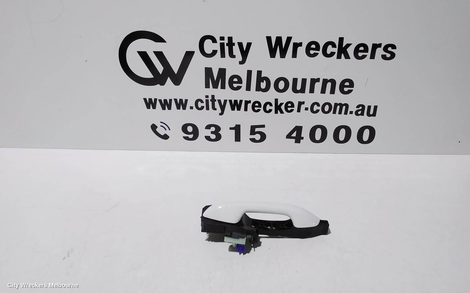 KIA CERATO DOOR HANDLE, OUTER, LH FRONT, W/ SMART KEYLESS ENTRY TYPE, BD, 04/2018 ONWARDS - Image 1
