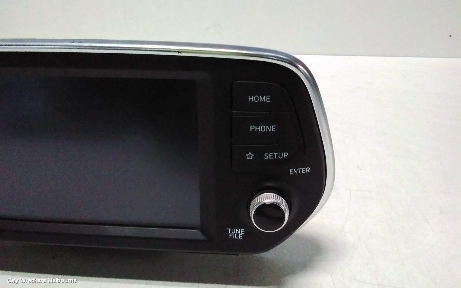 HYUNDAI SANTA FE RADIO/CD/DVD/SAT/TV, HEAD UNIT, W/ DISPLAY UNIT, 8IN TOUCH SCREEN, NON SAT NAV TYPE, TM, 03/2018 - 10/2023 - Image 3
