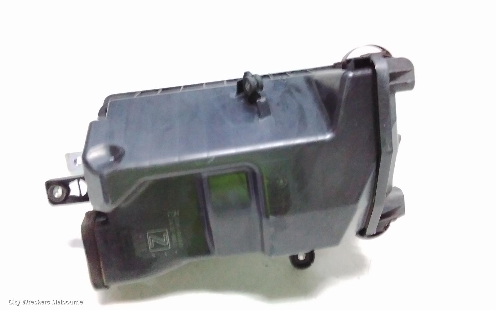 TOYOTA HIACE AIR CLEANER/BOX, AIR CLEANER, KDH, 3.0, 1KD-FTV, DIESEL, SQUARE BOX, RECTANGULAR AIRFLOW METER HOLE, 09/2006 - 04/2019 - Image 2