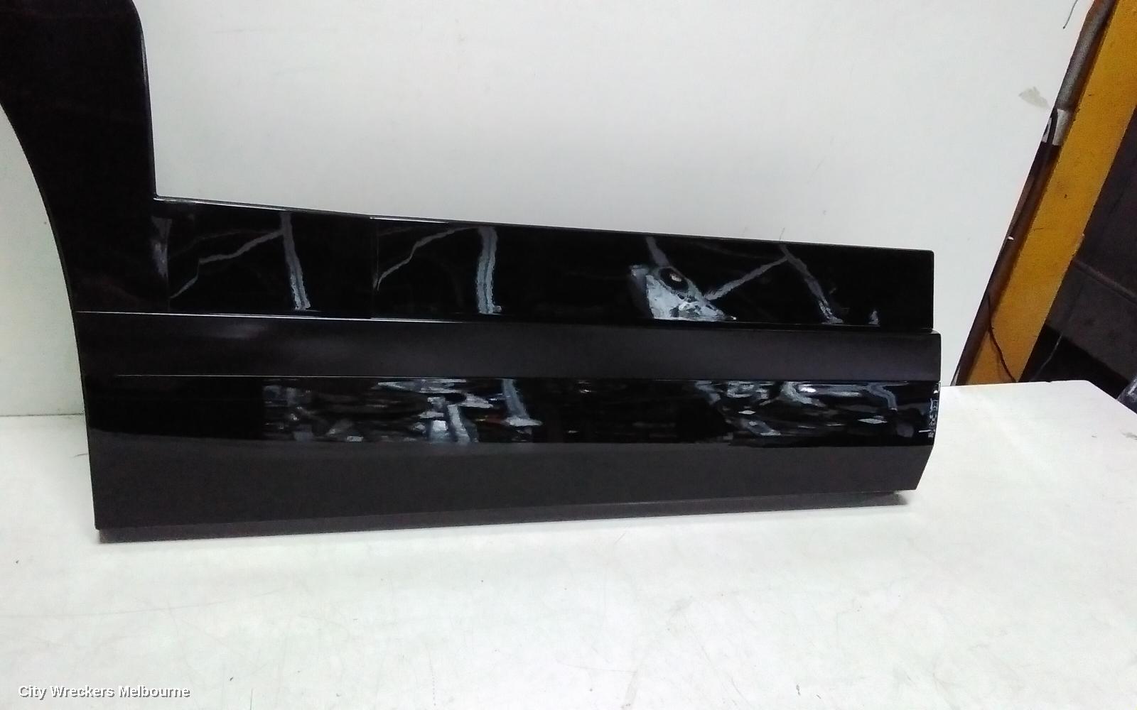 HYUNDAI SANTA FE DOOR MOULD, HAS MINER SCRACHES ON THE TOP : 136942, MX5, RH REAR, HIGH GLOSS BLACK, 11/2023 ONWARDS - Image 3