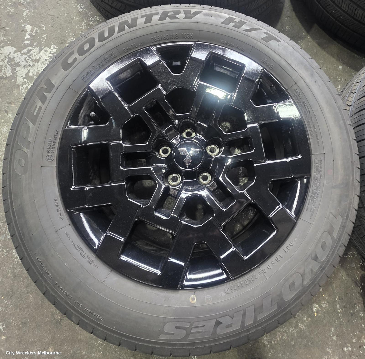MITSUBISHI OUTLANDER WHEEL MAG, FACTORY, 18X7.5IN, MULTISPOKE, HIGH GLOSS BLACK, ZM, 01/2025 ONWARDS - Image 3