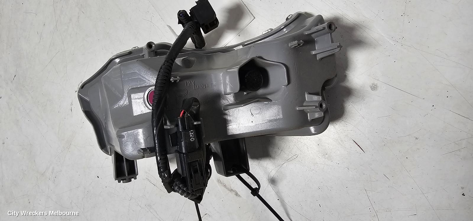 TOYOTA KLUGER RIGHT INDICATOR/FOG/SIDE, BUMPER FOGLAMP SURROUND, GSU50/GSU55, 03/2014 - 10/2016 - Image 2