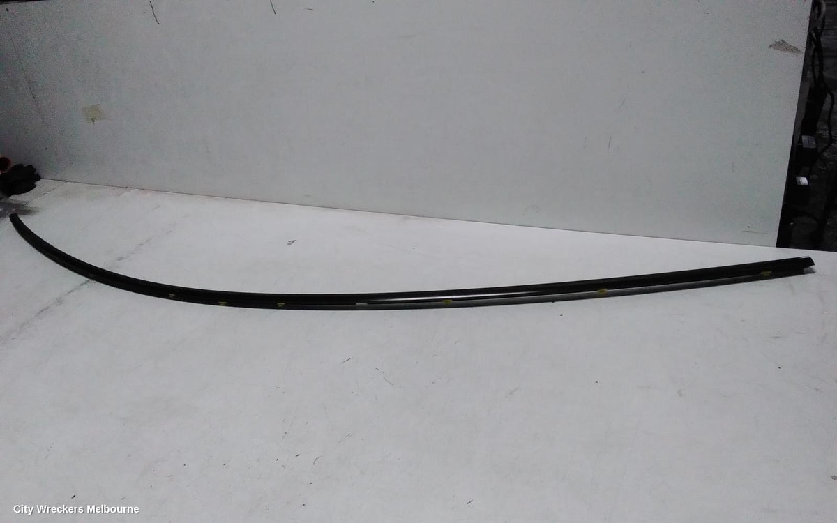 TESLA MODEL Y, 1ST GEN, 03/2022 ONWARDS, RIGHT BELT MOULD: 150380 - Image 1