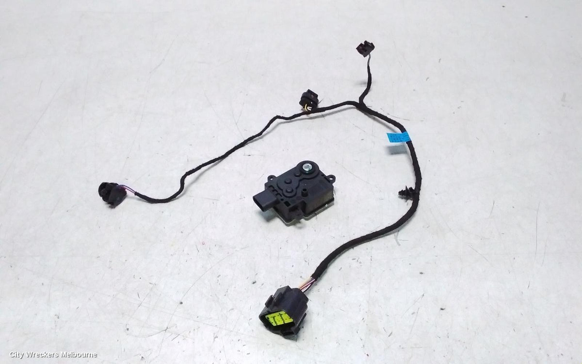 JAECOO J5 FUEL DOOR / FILLER, 1ST GEN, 08/2025 ONWARDS - Image 2