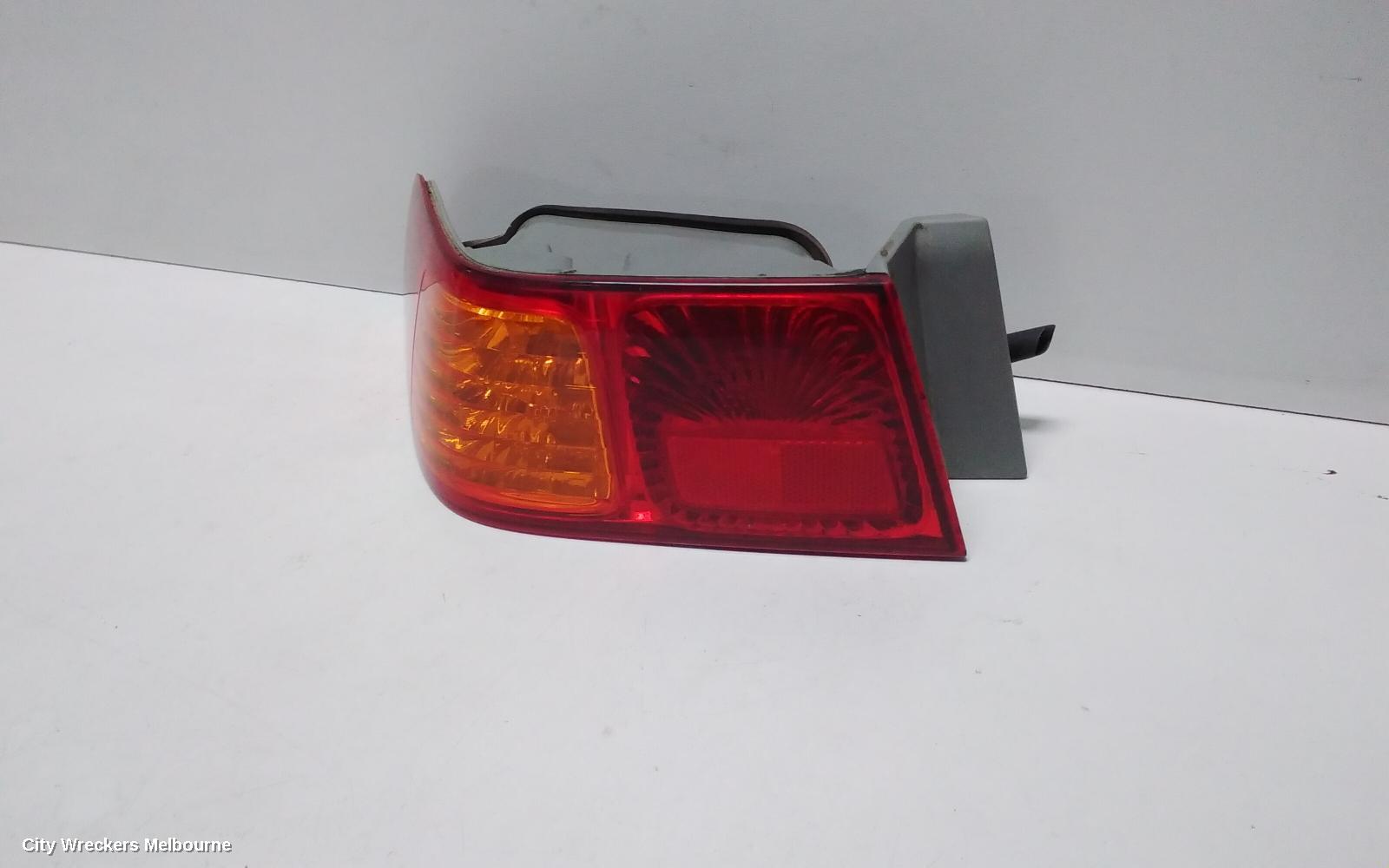 TOYOTA CAMRY LEFT TAILLIGHT, SK20, SEDAN, 10/2000 - 08/2002 - Image 3