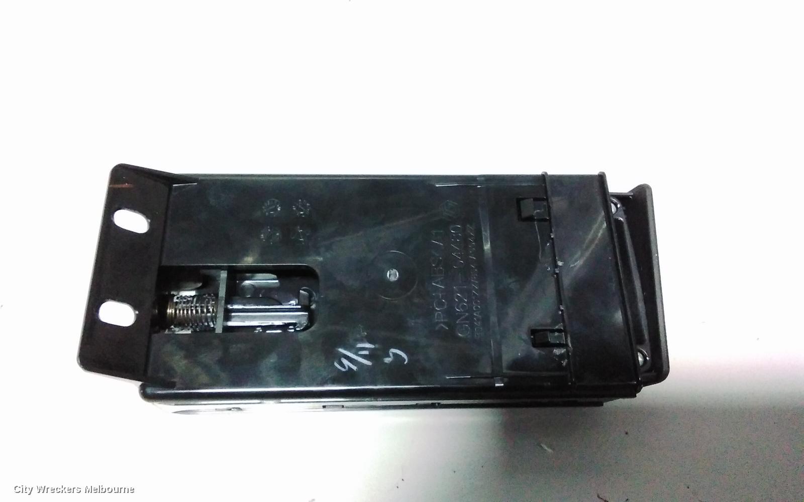 PEUGEOT 4007, GS, 10/2009 - 08/2013, CUP HOLDER: 71471 - Image 3