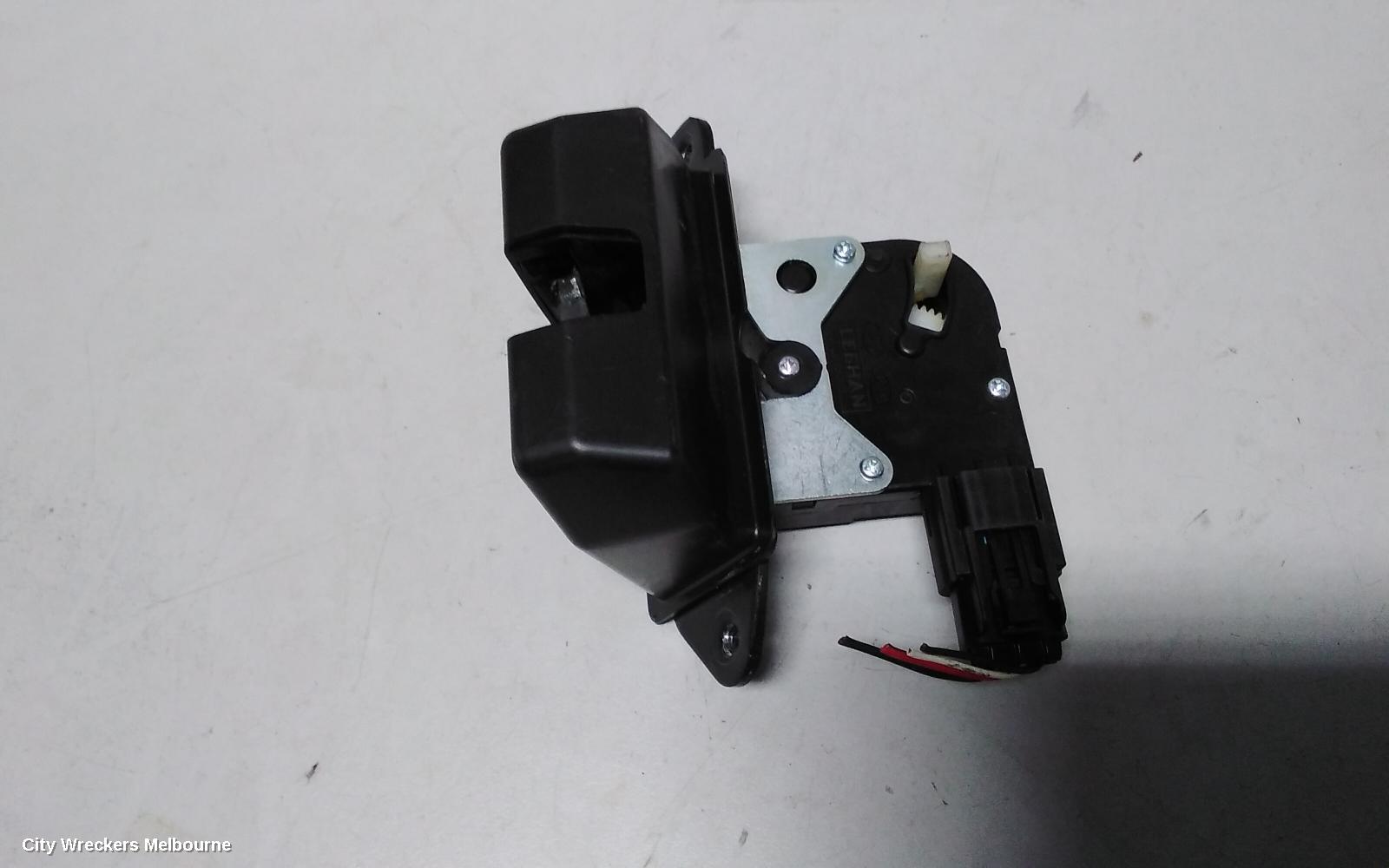 KIA SORENTO DOOR/BOOT/GATE LOCK, TAILGATE LOCK, XM, 10/2012 - 12/2014 - Image 2