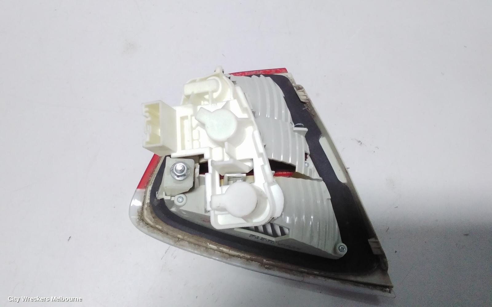 BMW 3 SERIES REAR GARNISH, BOOTLID LAMP (RH SIDE), SEDAN, E90, 03/2005 - 09/2008 - Image 3