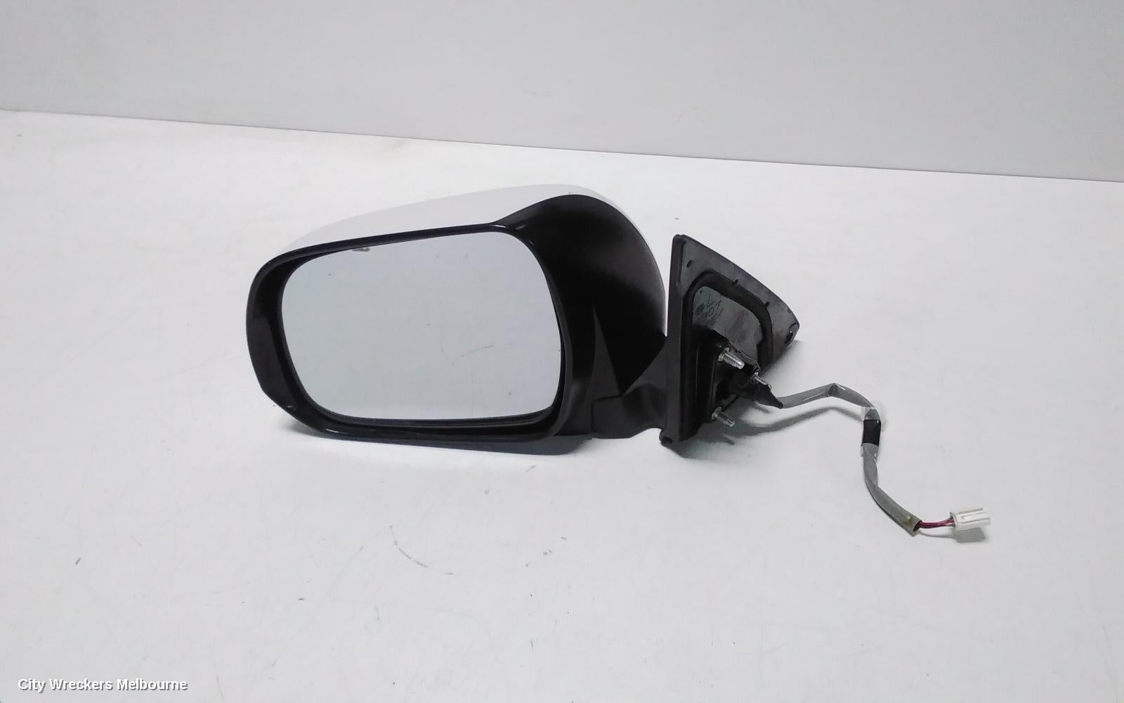 TOYOTA KLUGER LEFT DOOR MIRROR, GSU40-GSU45, COLOUR CODED, NON PUDDLE LIGHT TYPE, 05/2007 - 07/2010 - Image 1