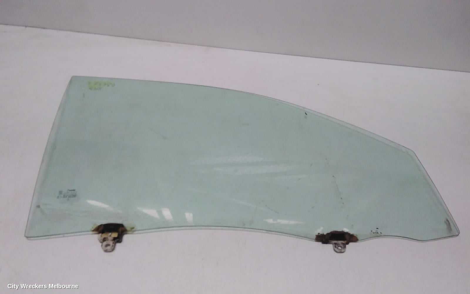 TOYOTA HILUX RIGHT FRONT DOOR WINDOW, DUAL CAB, 03/2005 - 08/2015 - Image 2