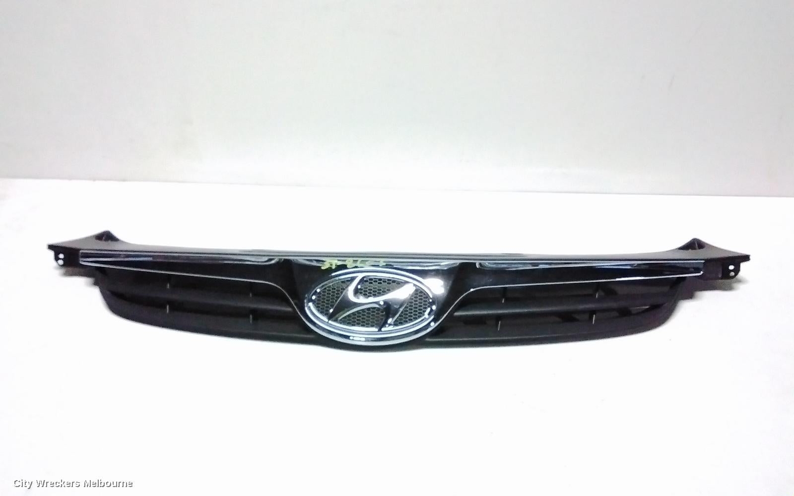 HYUNDAI I20 GRILLE, PB, RADIATOR GRILLE, 07/2010 - 03/2012 - Image 1