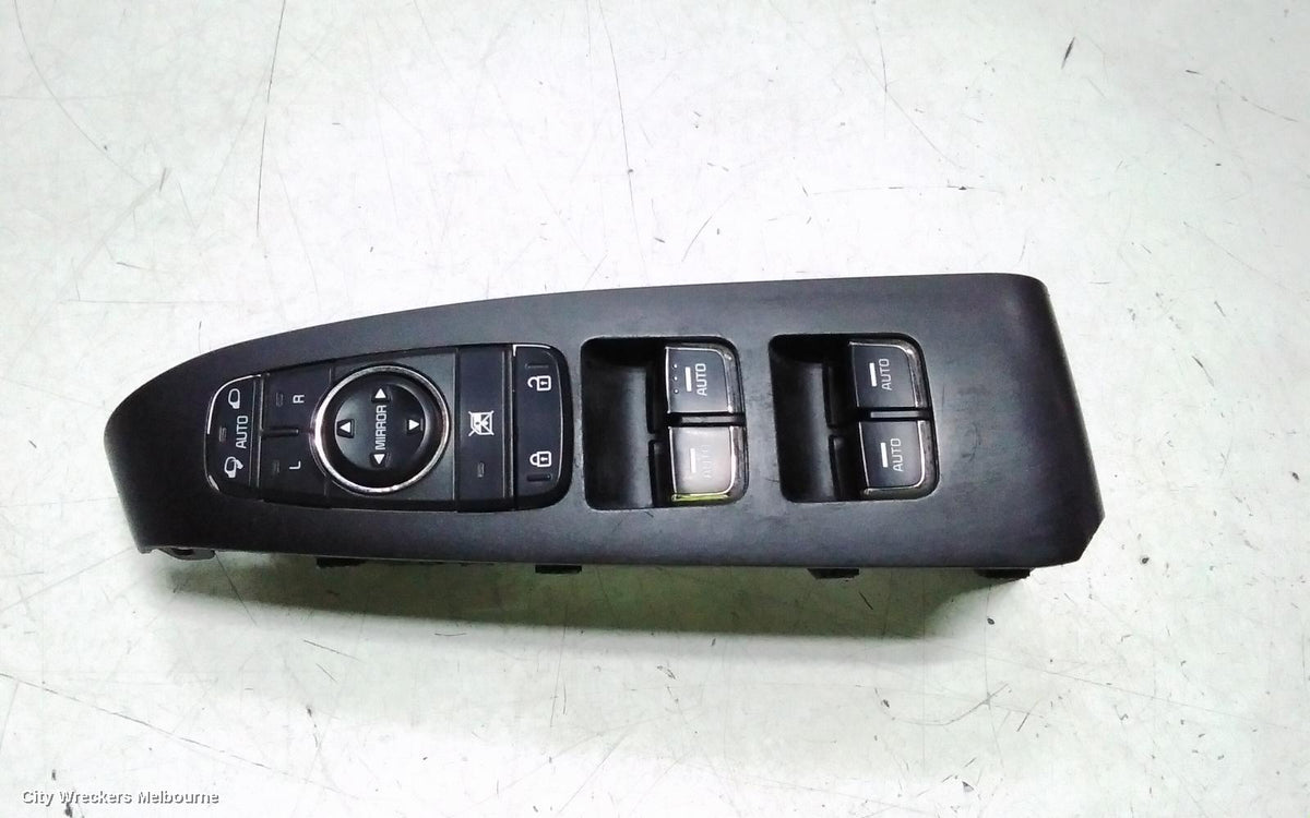 KIA CARNIVAL/GRAND CARNIVAL PWR DR WIND SWITCH, RH FRONT (MASTER SWITCH), W/ AUTO FOLD MIRROR SWITCH, AUTO TYPE (ALL WINDOWS), YP, 12/2014 - 10/2020 - Image 1