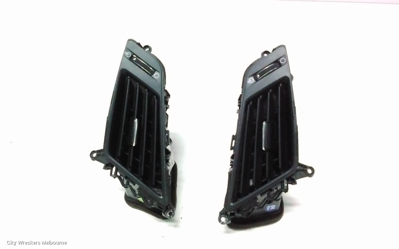 HYUNDAI I45, YF, 02/2010 - 05/2014, 2X CENTER AIR VENTS LHS & RHS: 113690 - Image 2