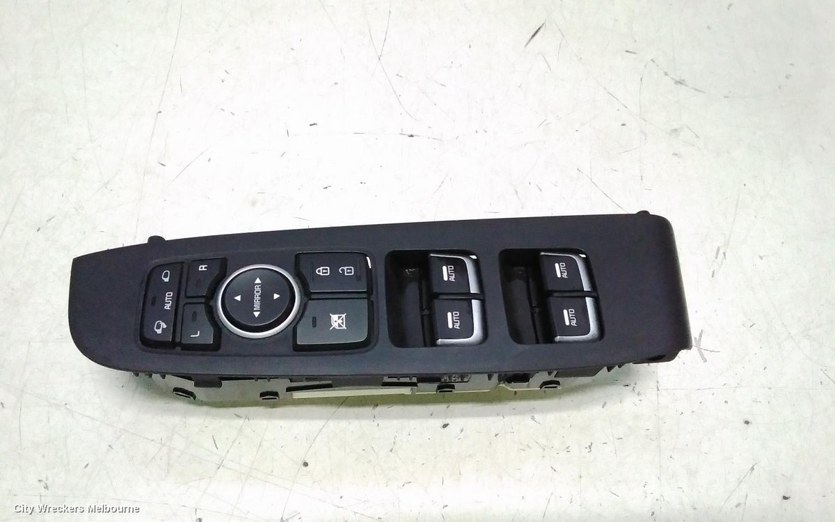 KIA SORENTO PWR DR WIND SWITCH, RH FRONT (MASTER SWITCH), UM, 03/2015 - 02/2020 - Image 1