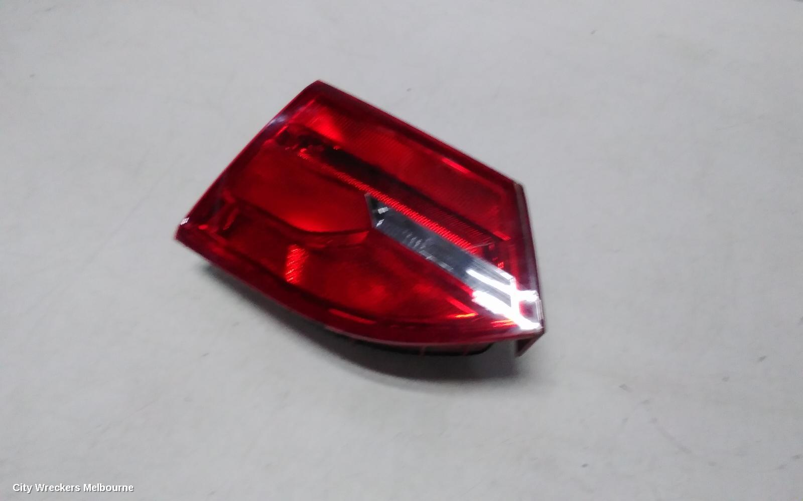 VOLKSWAGEN JETTA REAR GARNISH, BOOTLID LAMP (RH SIDE), 1B, 02/2011 - 10/2014 - Image 3