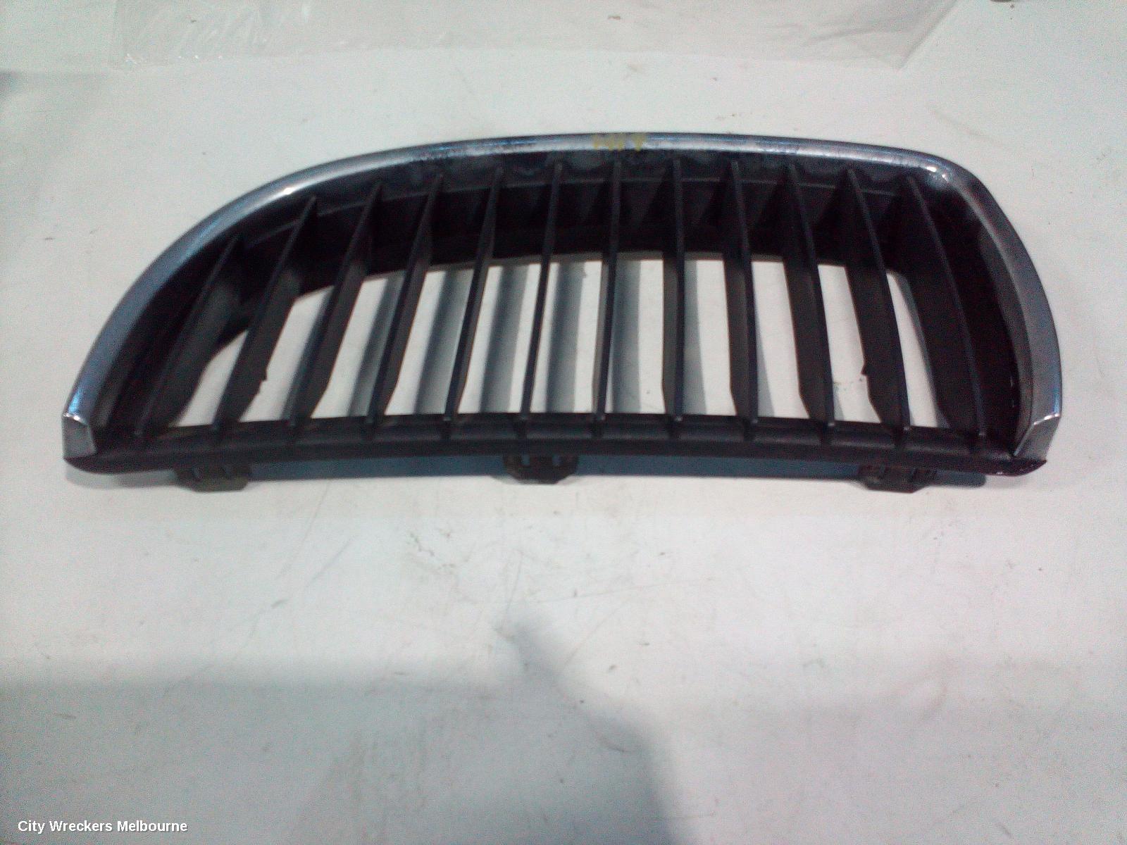 BMW 3 SERIES GRILLE, RADIATOR GRILLE (LH SIDE), E90/E91, SEDAN/WAGON, CHROME ONLY, 03/2005 - 08/2008 - Image 3